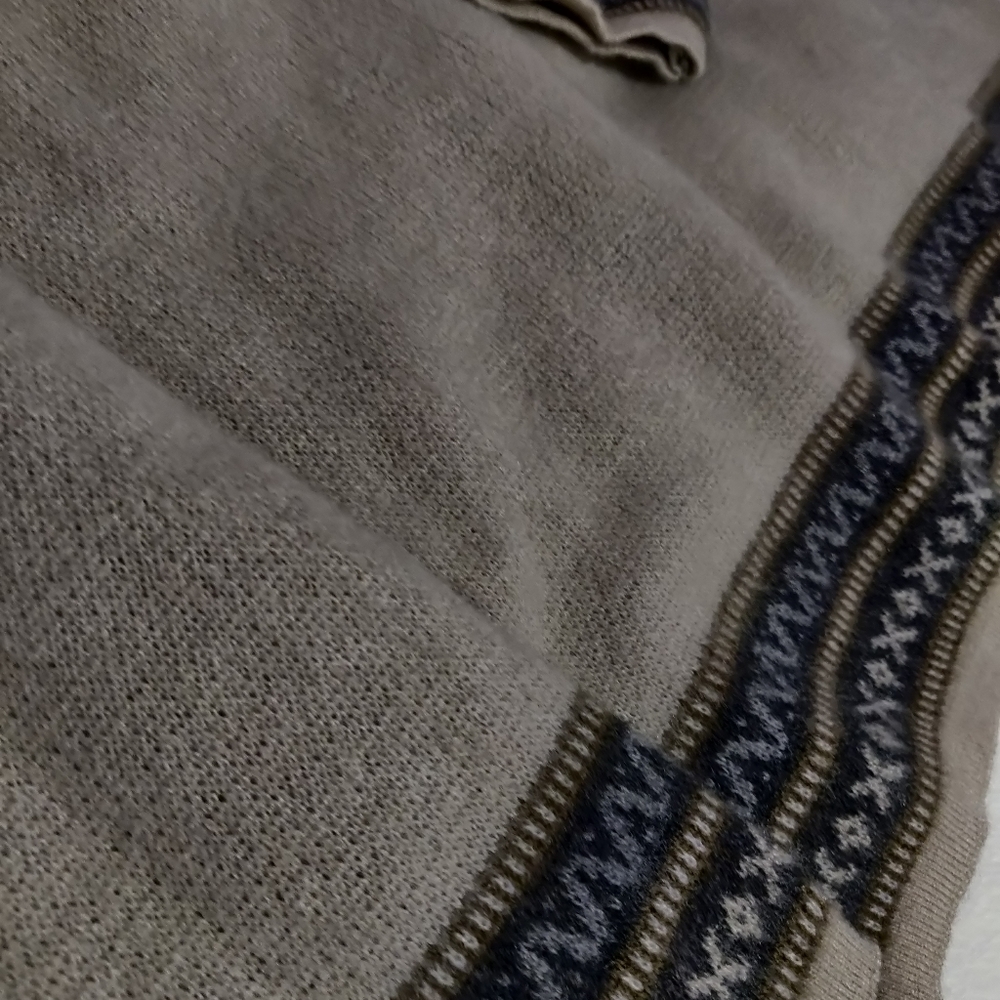 Handmade sweater - Picture 2 of 3
